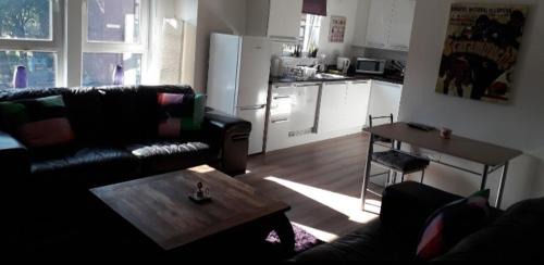 East End Apartment | Spacious Modern Apartment