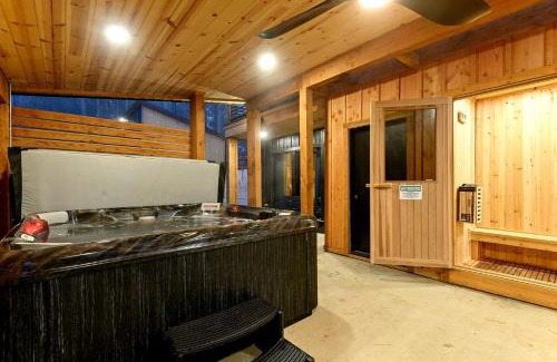 Broken Bow House | Spacious Modern Cabin with Basketball Court and Sauna in Broken Bow, Oklahoma