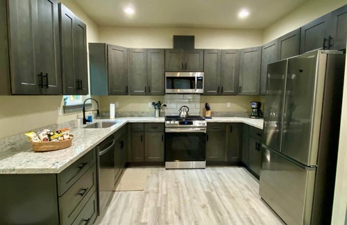 Paradise Estates House | Spacious Modern Cabin! 5mi to Park w/Hot Tub & Wifi