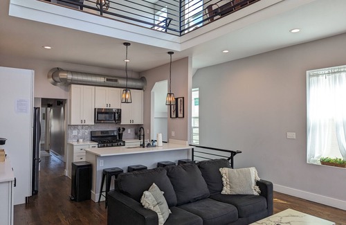 Walnut Hills Condo | Spacious Modern Condo <10Mins to Events, Downtown, OTR, UC, Xavier, Hospitals