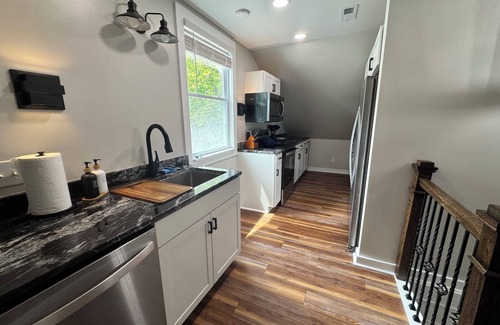 Lebanon House | Spacious, Modern & Convenient Retreat in Historic Lebanon, TN, Sleeps 12