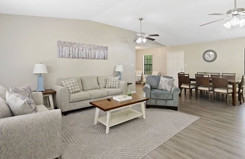 Saint Elmo Cottage | Spacious Modern Farmhouse on the Gulf Coast