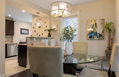 Everett Condo | Spacious Modern Luxury Duplex Near Boston & Cambridge - Free Parking
