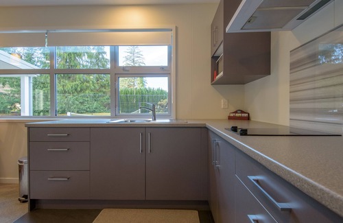 Speargrass Flat Apartment | Spacious, Modern Studio Apartment below Coronet Peak