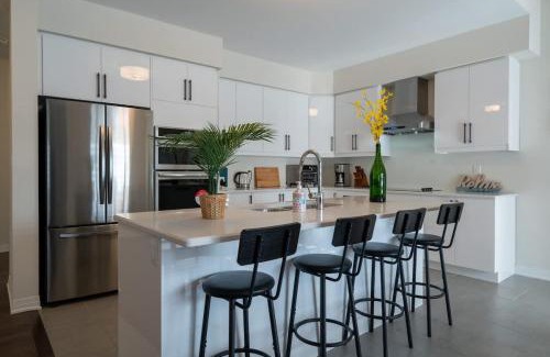 Severn House | Spacious Modern Orillia Family Retreat