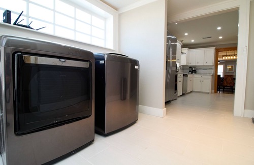 San Angelo House | ✔ Spacious & Modern + Pool Table + Great Location