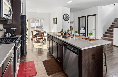Highline House | Spacious Modern Quiet Home Minutes From Sea-Tac! (Pet-Friendly!)