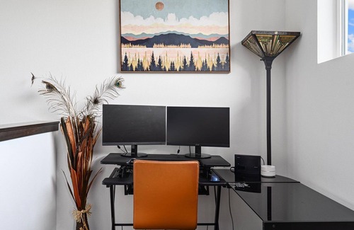 Highline House | Spacious Modern Quiet Home Minutes From Sea-Tac! (Pet-Friendly!)