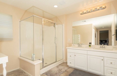 Rubidoux House | Spacious Modern Riverside Home 4BDR - 3BA Sleeps 10
