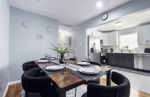 Irvington House | Spacious Modern Retreat 6-bedroom house in delightful Irvington, Sleeps 16+