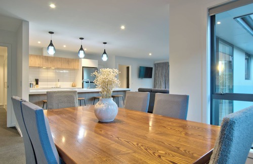 Lake Hayes House | Spacious, Modern Shotover Home For Family & Friends