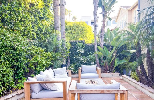 Playa Del Rey House | Spacious Modern Spanish House on the Coastal Bluffs near the Beach