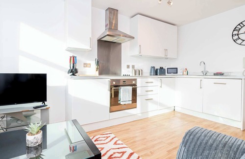 Old Trafford Apartment | Spacious & Modern Studio in Central Nottingham