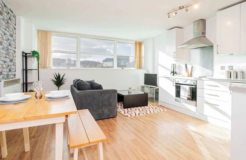 Old Trafford Apartment | Spacious & Modern Studio in Central Nottingham