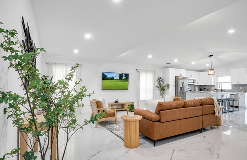 Lake Worth House | Spacious & Modern Brand New Home
