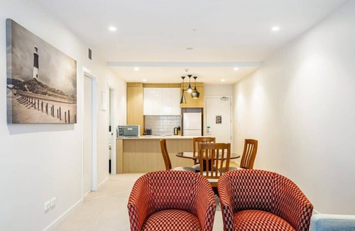 Mount Eden Apartment | Spacious Mount Eden Apartment