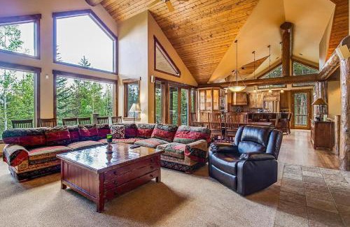 Fairways House | Spacious Mountain Chalet - Hot Tub & Secluded!