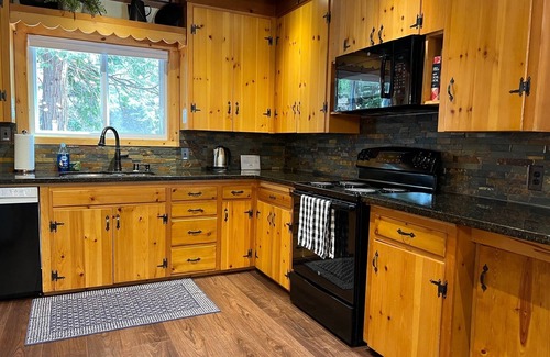 Cold Springs Cabin | Spacious mountain getaway near Pinecrest and Dodge Ridge with Starlink and AC!