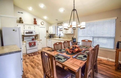 Glencoe House | Spacious Mountain Home-AC/Heating, Hot Tub, Dog Friendly, Game Room w/arcade