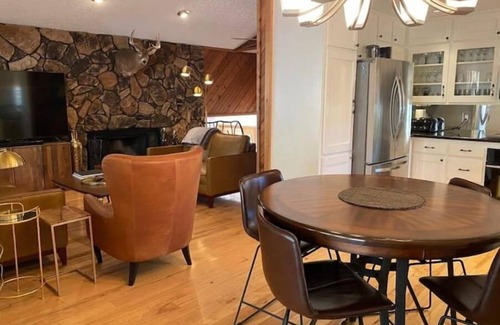 Alto Other | Spacious mountain retreat near Ski Apache and 15 mins from Downtown Ruidoso.
