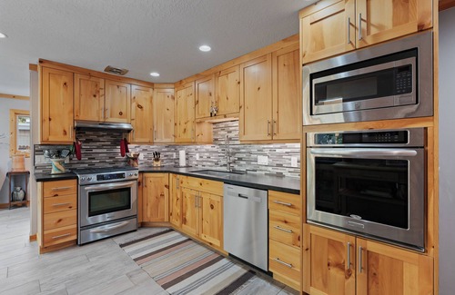 Mount Olympus House | Spacious MTN Retreat Near Ski Resorts, hot tub, home office, and Pet-Friendly