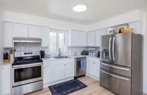 Riverhead House | Spacious multiples bedroom house in enchanting Calverton with WiFi, AC