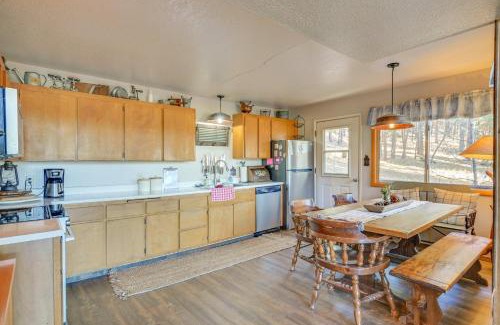 Munds Park House | Spacious Munds Park Cabin with Golf Course Views