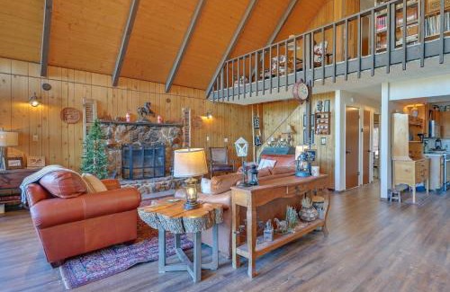 Munds Park House | Spacious Munds Park Cabin with Golf Course Views