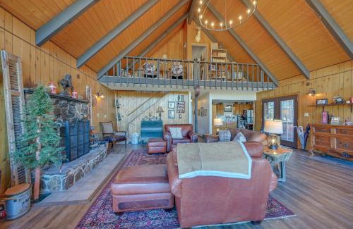 Munds Park House | Spacious Munds Park Cabin with Golf Course Views