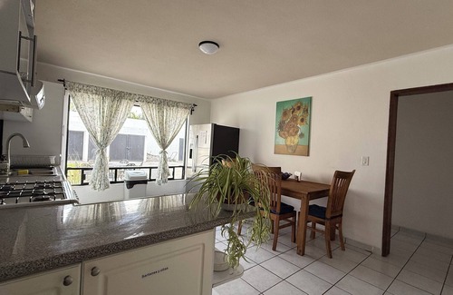 Jurica House | Spacious 6-bedroom house in exclusive Jurica Campestre with high-speed internet