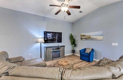 Navarre House | Spacious Navarre Retreat with Fenced-In Yard!