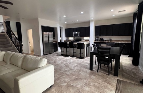 Litchfield Park House | Spacious New Remodeled Home in Goodyear