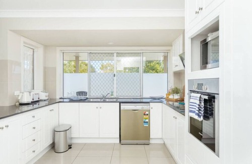 Eight Mile Plains House | Spacious newly redecorated 5BD Family Home
