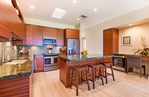 Historic Lahaina Front Street House | Spacious Newly Remodeled 4 Bdrm Oceanfront Unit in Premium Puamana Location
