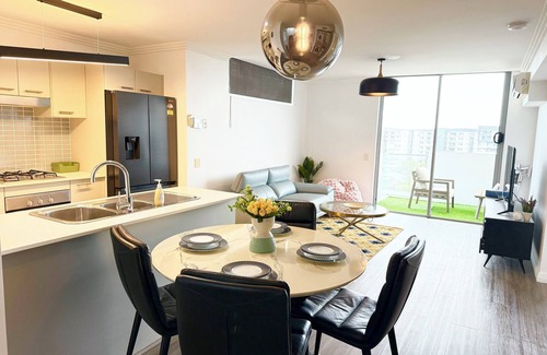 Chermside Apartment | Spacious Newly Renovated 3-Bedroom Apartment Opposite Westfield Chermside