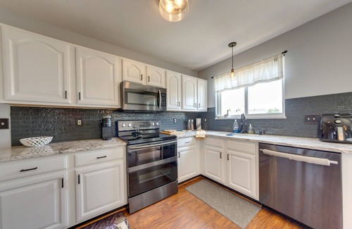 O'Fallon House | Spacious O'Fallon Vacation Home: 30 Mi to St Louis