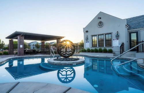 Hurricane House | Spacious Oasis, Rooftop Views , Hot Tub, Sleeps 34