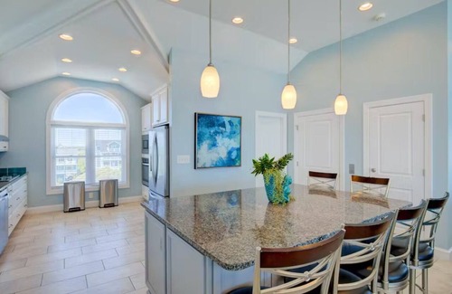 McCutcheon Field House | Spacious Oceanfront | Sleeps 30!n