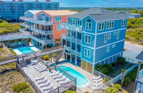 McCutcheon Field House | Spacious Oceanfront | Sleeps 30!n