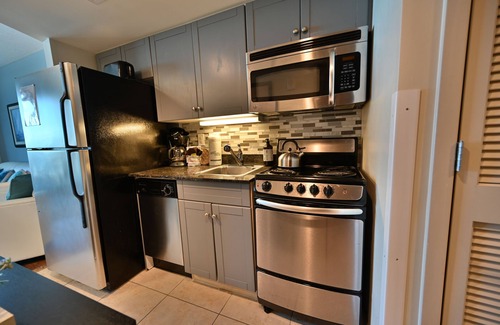 Downtown Myrtle Beach Condo | ⭐️Spacious Ocean Front Modern Decor.Spectacular View 2 Full Bath , 2nd floor