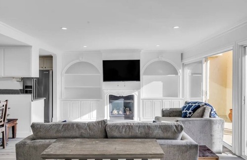 Eastern Malibu Condo | Spacious Ocean View Condo in Malibu
