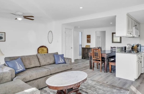 Eastern Malibu Condo | Spacious Ocean View Condo in Malibu