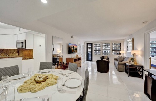 Seybold Apartment | Spacious Ocean View Condo with Beach Service and Resort Amenities 609