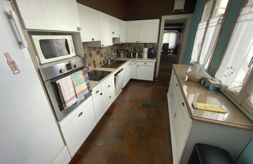 Auxerre House | Spacious old house for 10, courtyard and enclosed garden. Auxerre town center