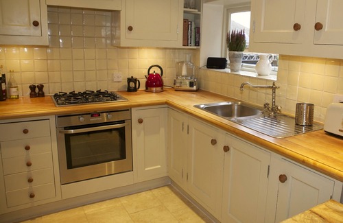 Crouch End Apartment | Spacious One Bedroom Apartment in Beautiful Crouch End, Parking Available