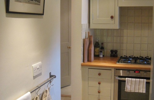 Crouch End Apartment | Spacious One Bedroom Apartment in Beautiful Crouch End, Parking Available