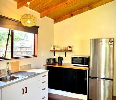 Takaka House | Spacious one bedroom guesthouse close to town