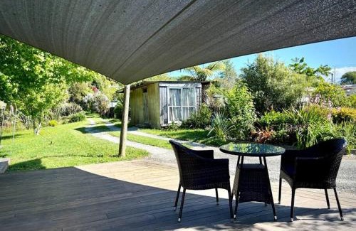 Takaka House | Spacious one bedroom guesthouse close to town
