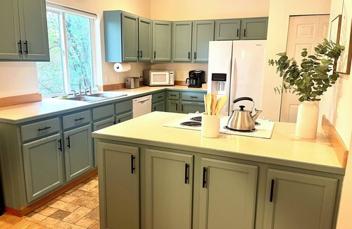 Shelton House | Spacious one level home with a firepit, hot tub and games