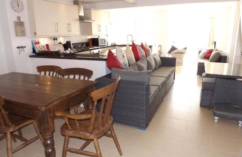 Camber House | Spacious open-plan beach house on the beach!